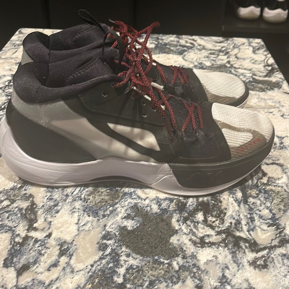 Jordan zoom separate